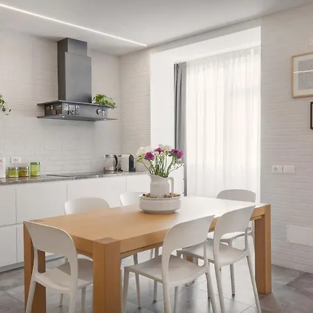 Rocca Terrace アパート *